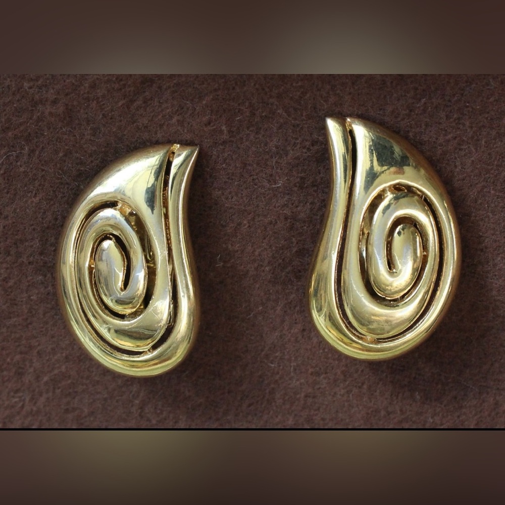 Beautiful Pair Of Earrings From Vendome (Clip On) Very Comfortable